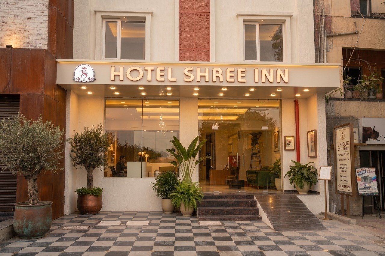 Hotel Shree Inn Exterior Day View
